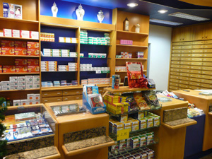Innenansicht klein Hansa Apotheke